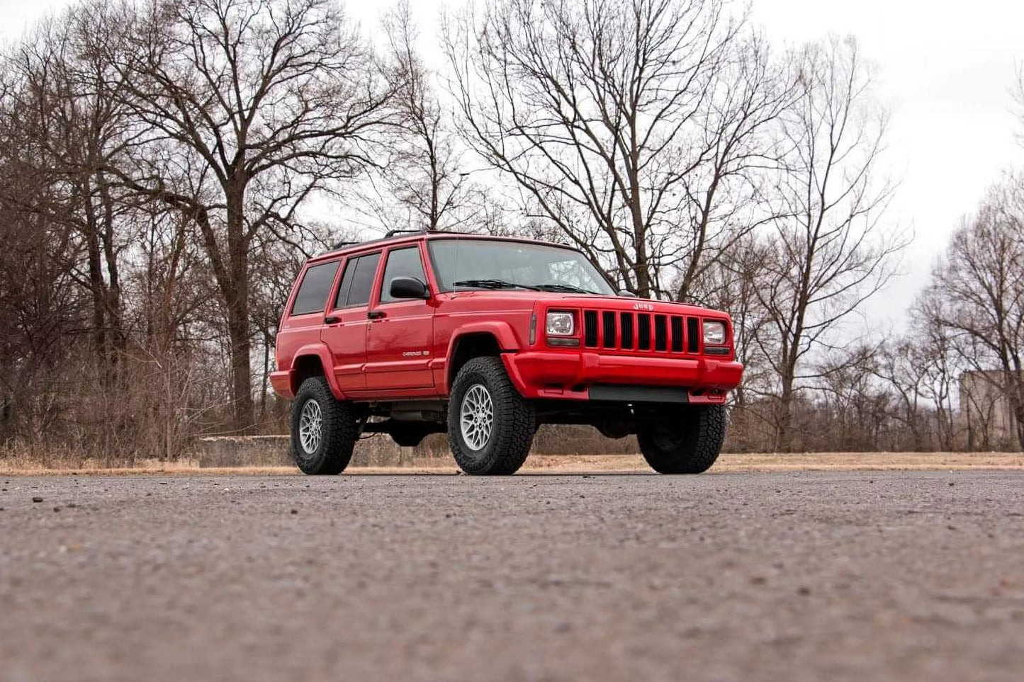 Rough Country 3" Lift Kit w/V2 Shocks for 1984-2001 Jeep Cherokee XJ - 630X70