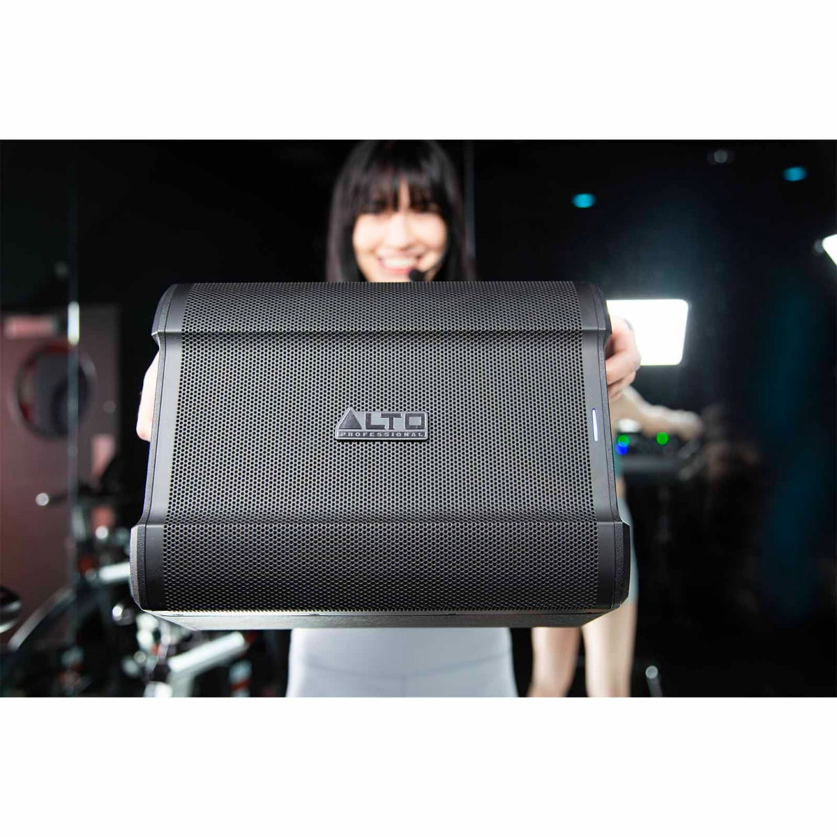 Alto Professional BUSKER 200W Premium Battery Powered Portable PA with Protective Case Package